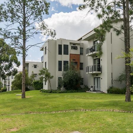 Modern Apartment In A Secure Golf Estate.Wifi Roodepoort Exteriör bild