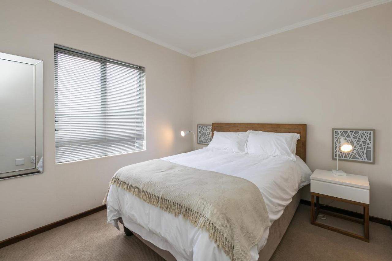 Modern Apartment In A Secure Golf Estate.Wifi Roodepoort Exteriör bild