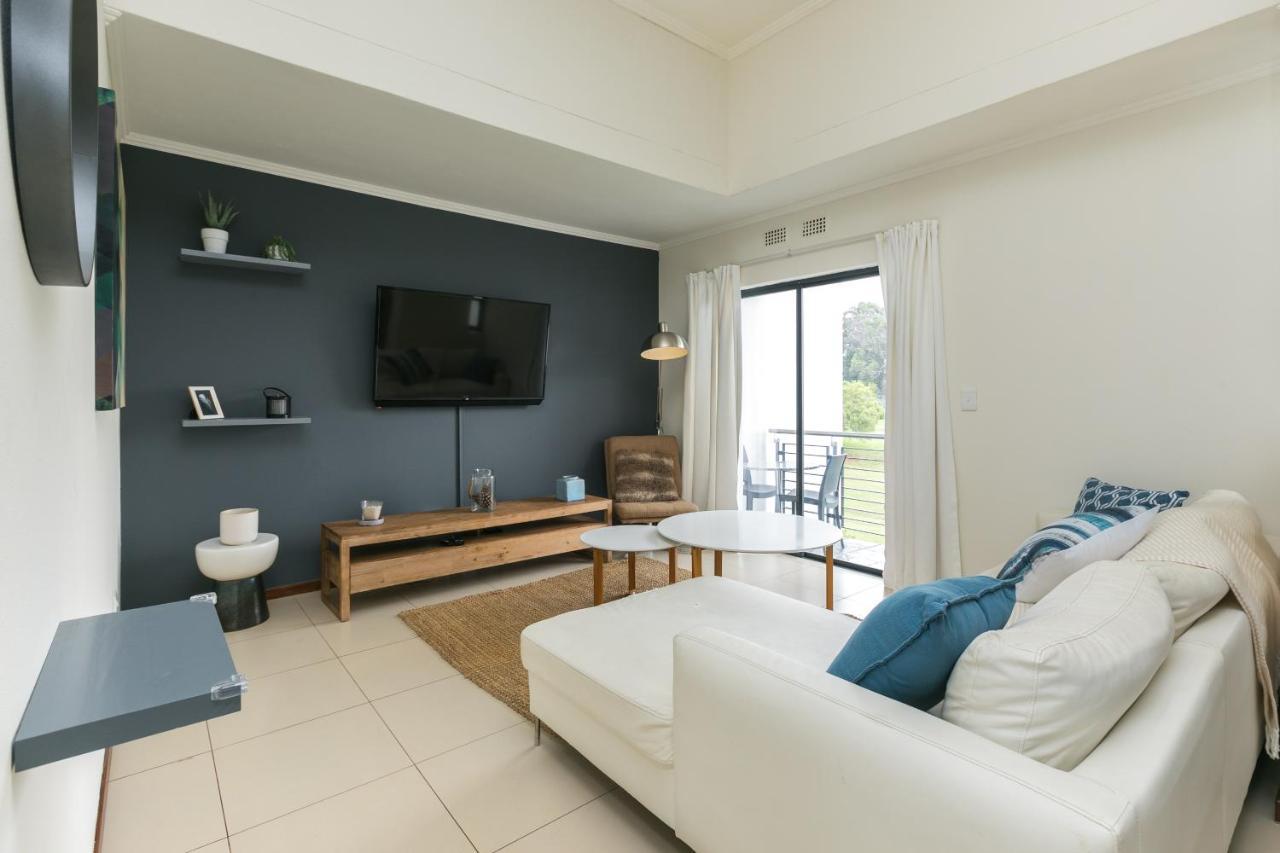 Modern Apartment In A Secure Golf Estate.Wifi Roodepoort Exteriör bild