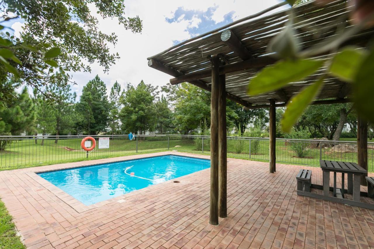Modern Apartment In A Secure Golf Estate.Wifi Roodepoort Exteriör bild