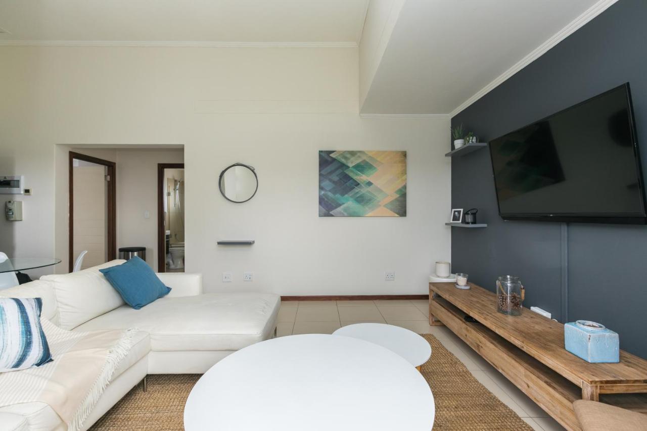 Modern Apartment In A Secure Golf Estate.Wifi Roodepoort Exteriör bild